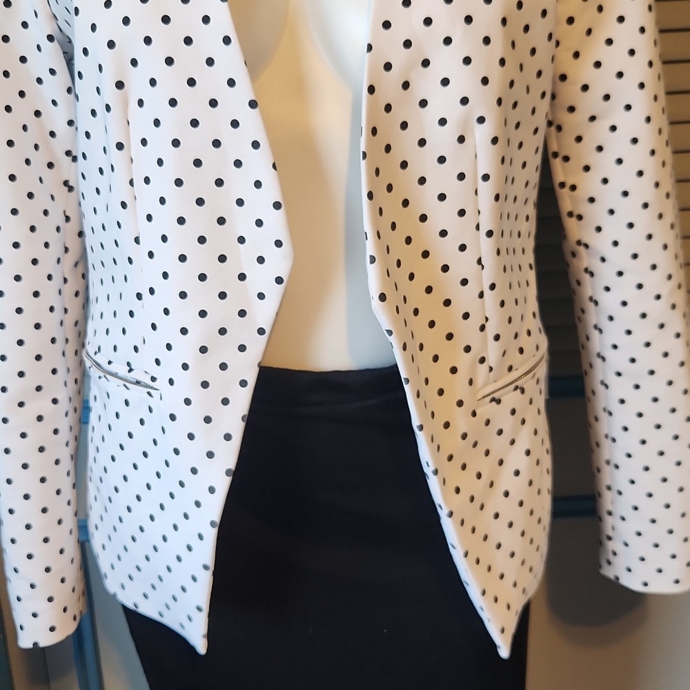 Carmen Marc Valvo White & Black Polka Dot Blazer - Picture 4 of 14